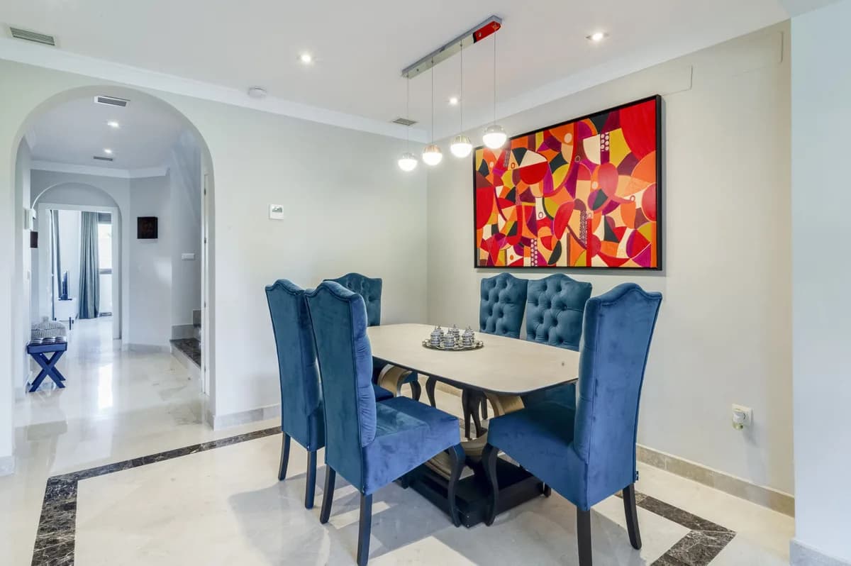 4 Bedroom Semi-Detached House for Sale in Estepona, Málaga - Image 4