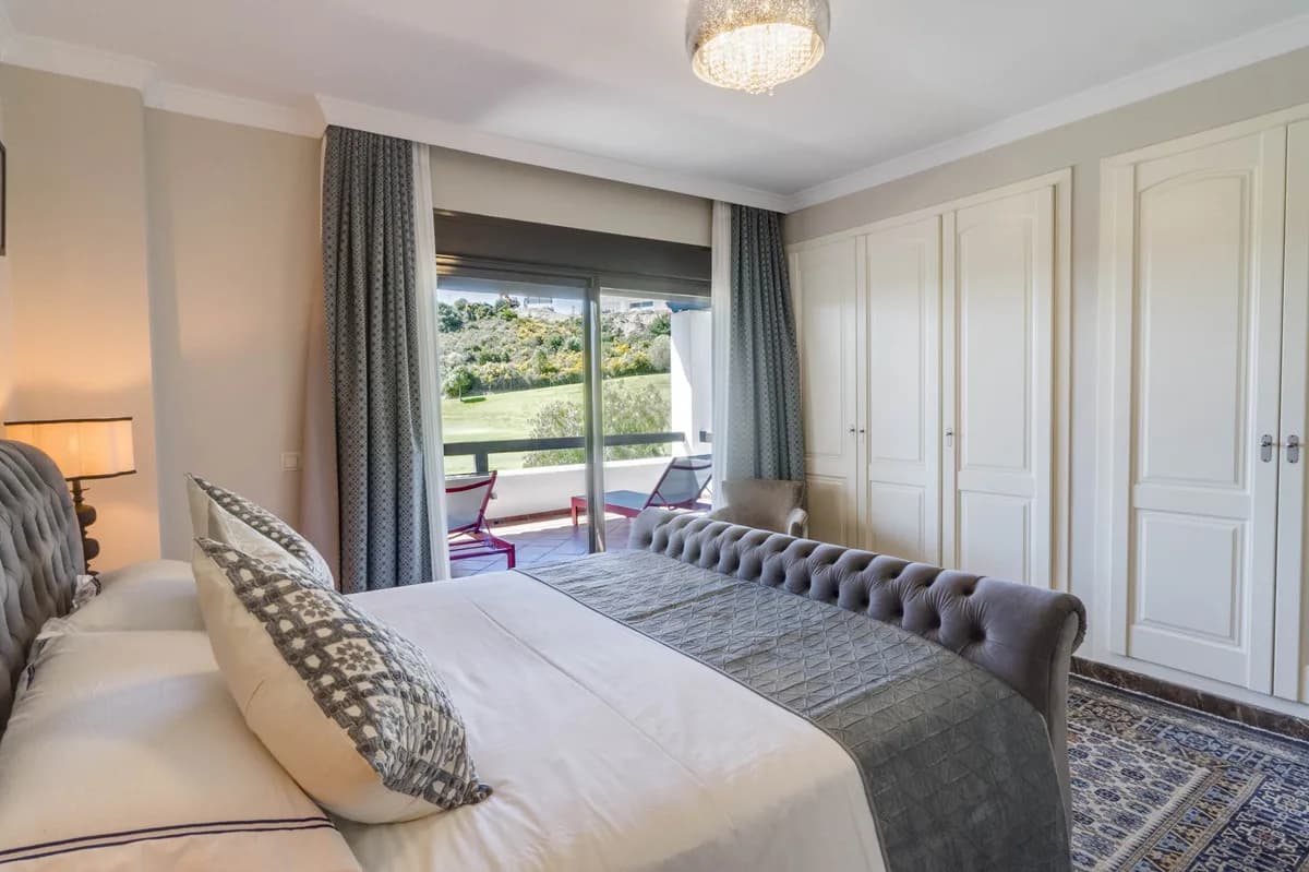 4 Bedroom Semi-Detached House for Sale in Estepona, Málaga - Image 9