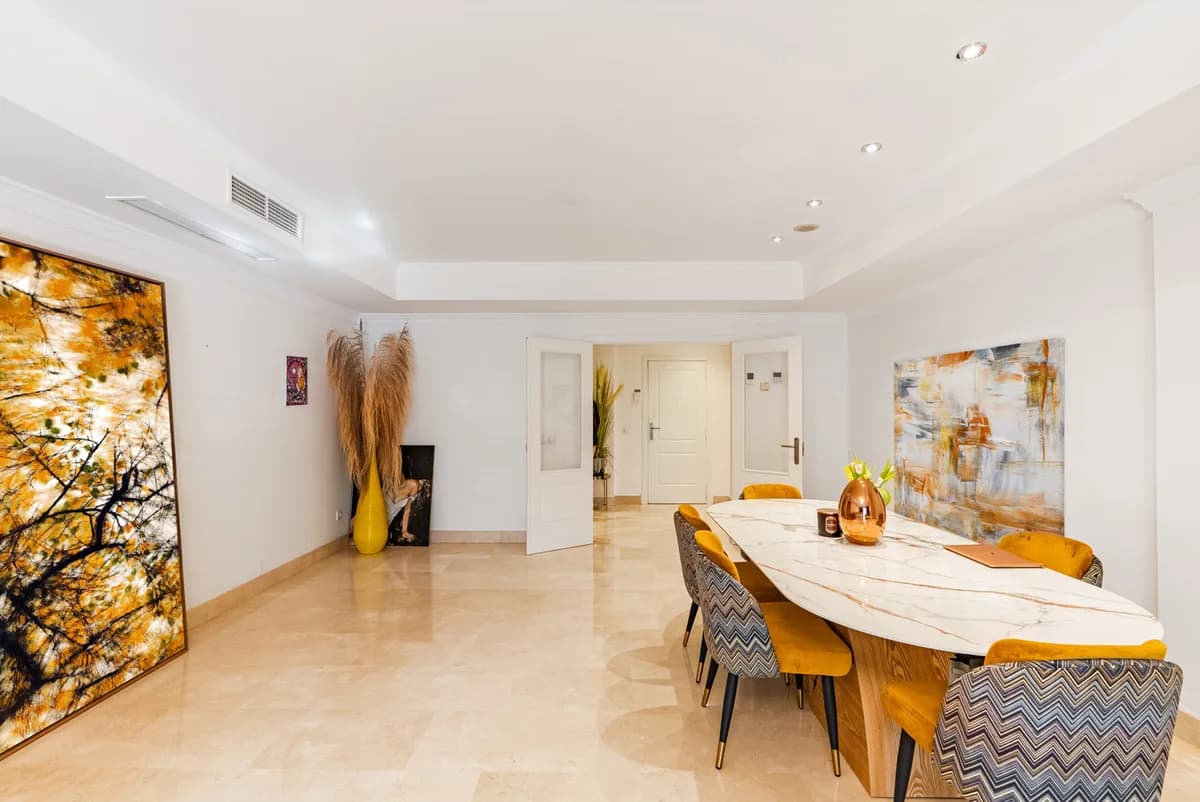 2 Bedroom Ground Floor Apartment for Sale in The Golden Mile, Málaga - Image 4