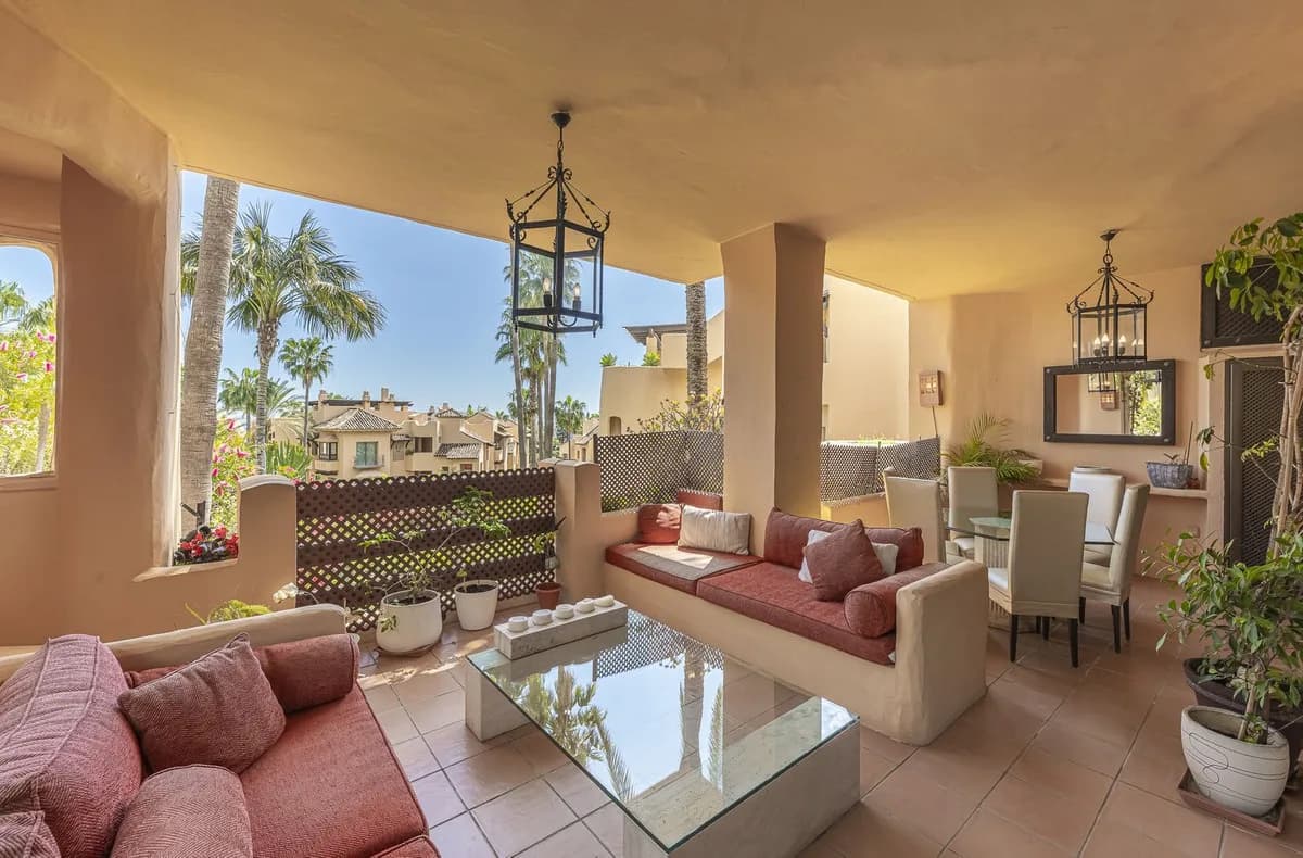 2 Bedroom Middle Floor Apartment for Sale in Sierra Blanca, Málaga - Image 5