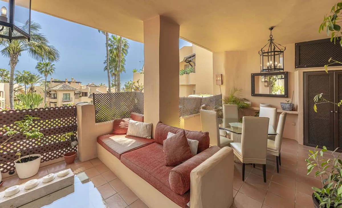 2 Bedroom Middle Floor Apartment for Sale in Sierra Blanca, Málaga - Image 6