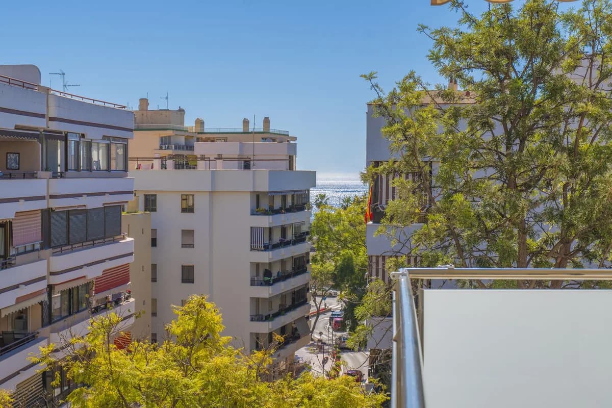 3 Bedroom Middle Floor Apartment for Sale in Marbella, Málaga