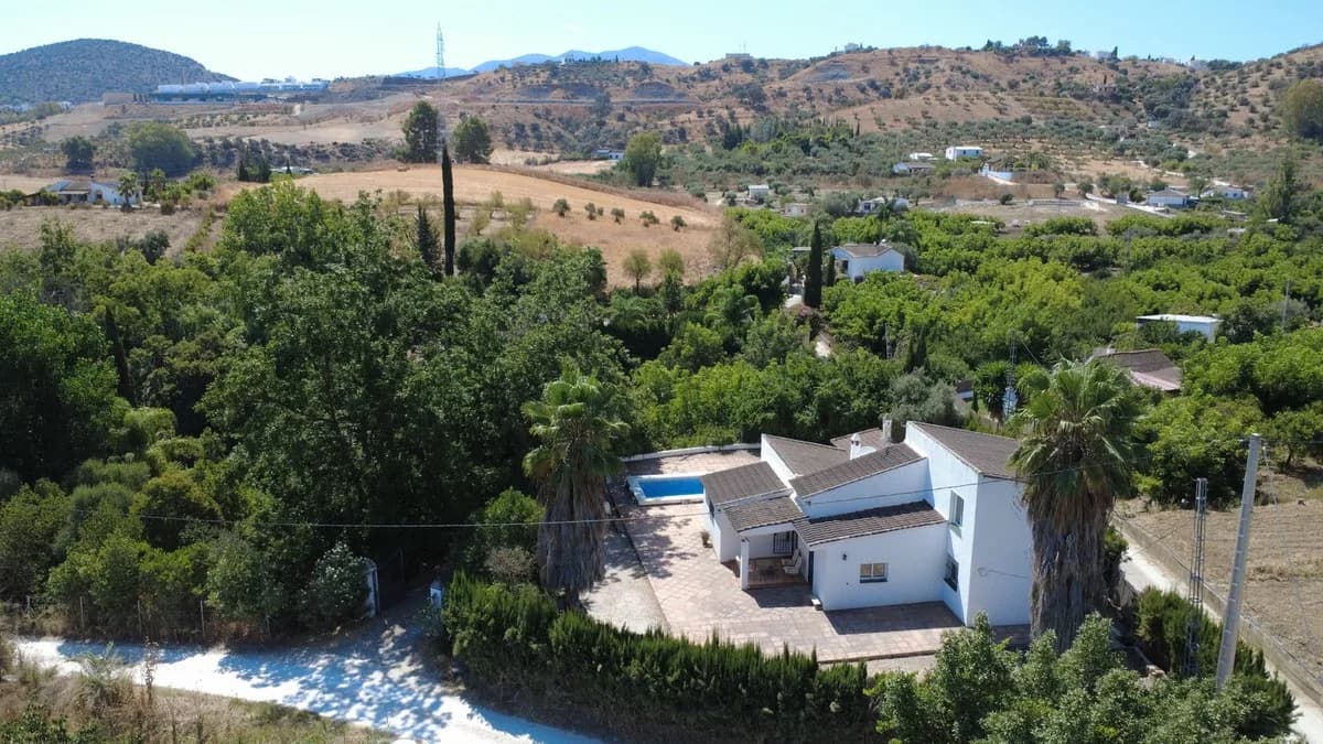 3 Bedroom Finca - Cortijo for Sale in Coín, Málaga - Image 2