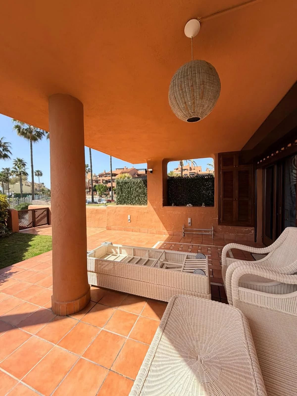3 Bedroom Ground Floor Apartment for Sale in New Golden Mile, Málaga - Image 2