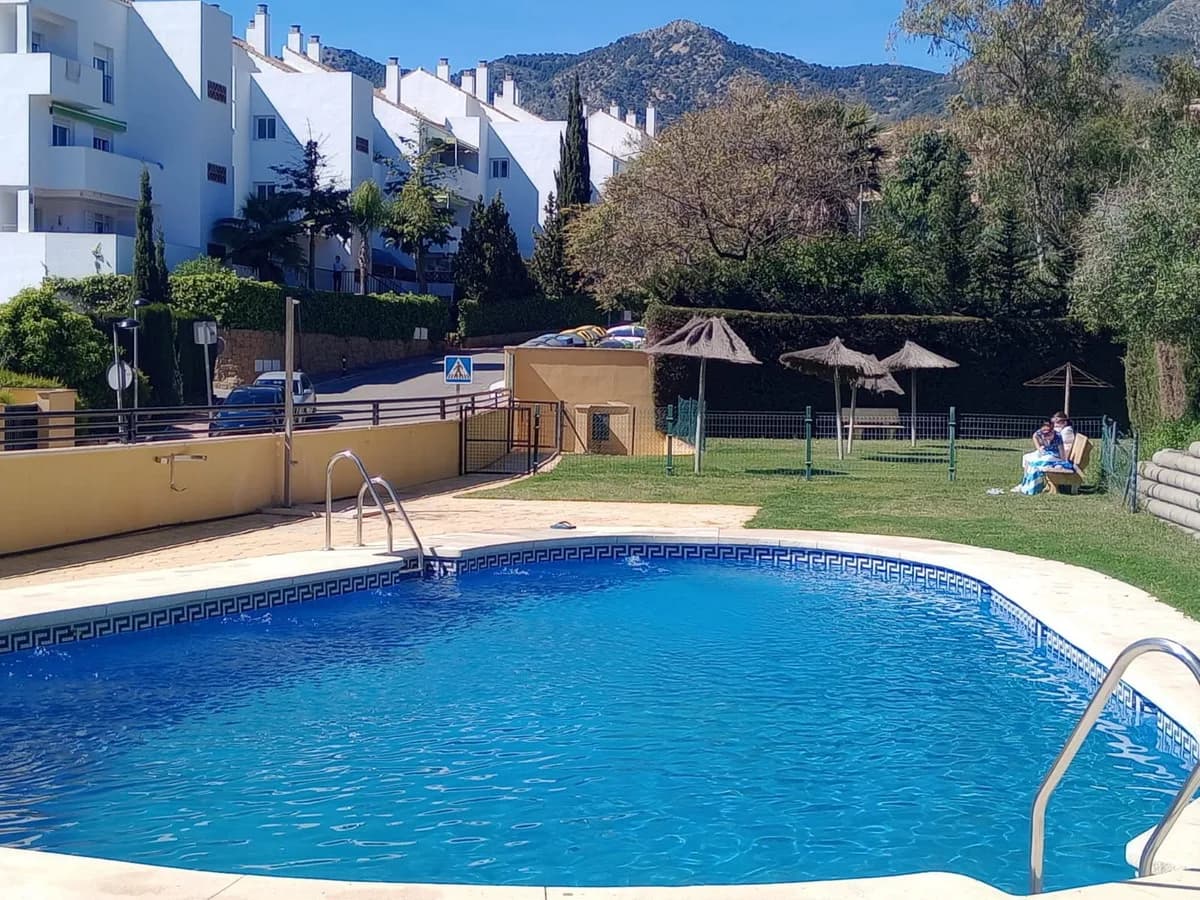 2 Bedroom Middle Floor Apartment for Sale in Benalmadena, Málaga