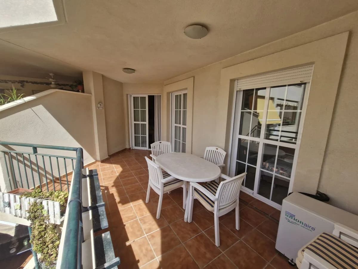 2 Bedroom Middle Floor Apartment for Sale in Benalmadena, Málaga - Image 2