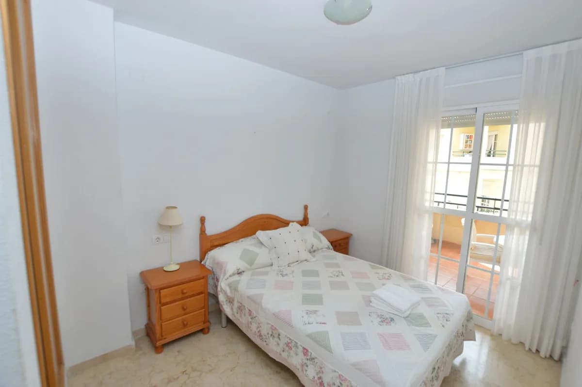 2 Bedroom Middle Floor Apartment for Sale in Benalmadena, Málaga - Image 7