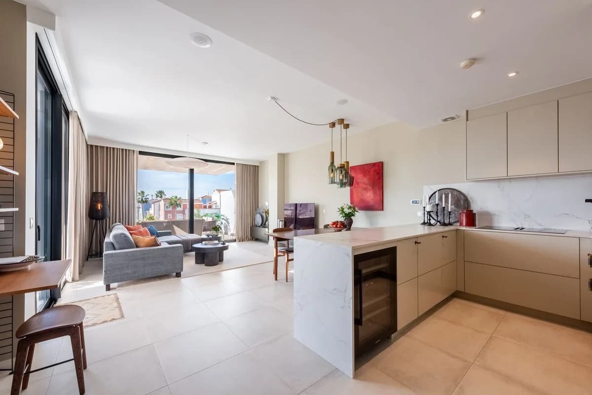 3 Bedroom Penthouse for Sale in El Paraiso, Málaga - Image 9