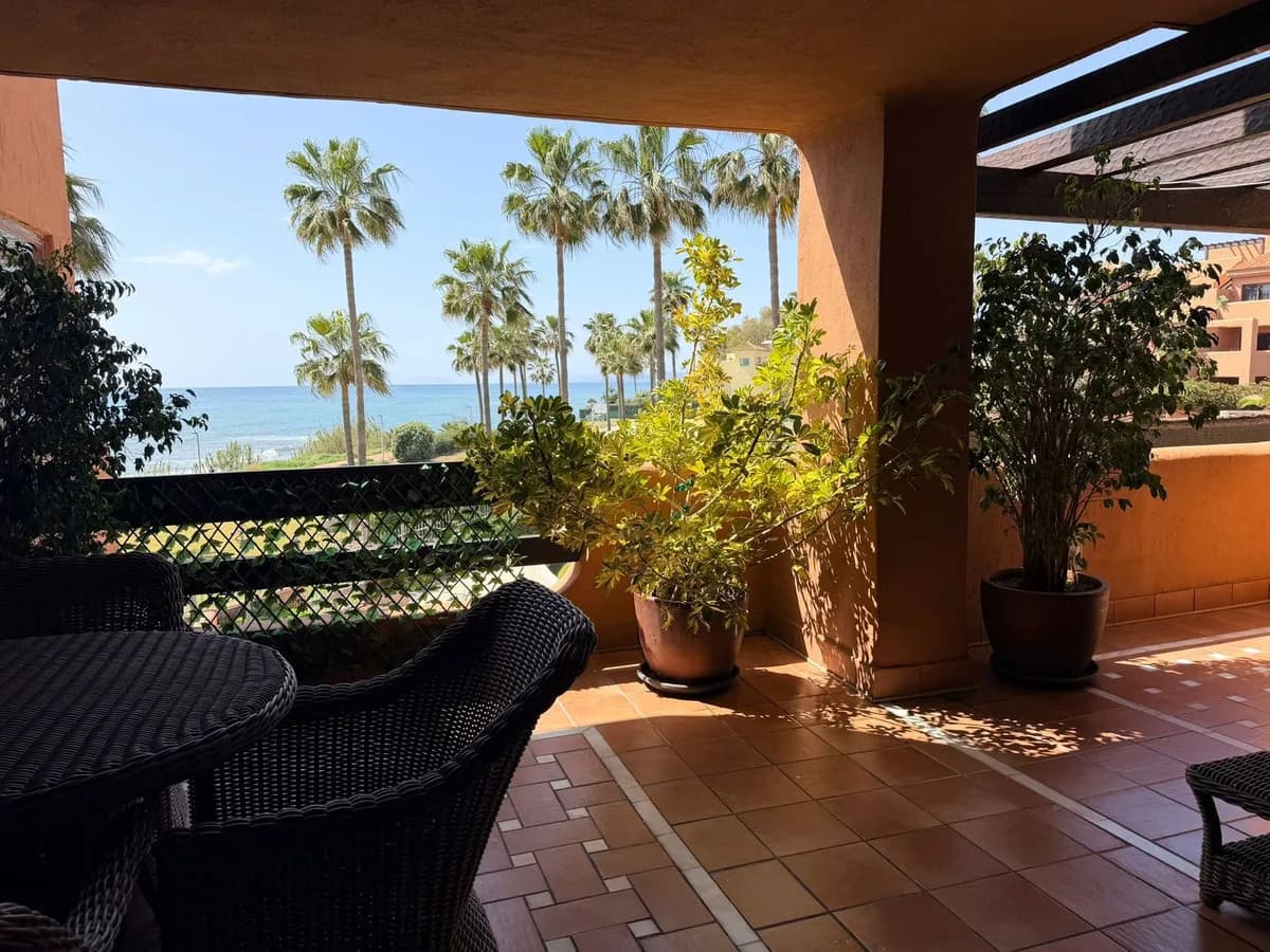 3 Bedroom Middle Floor Apartment for Sale in New Golden Mile, Málaga - Image 4