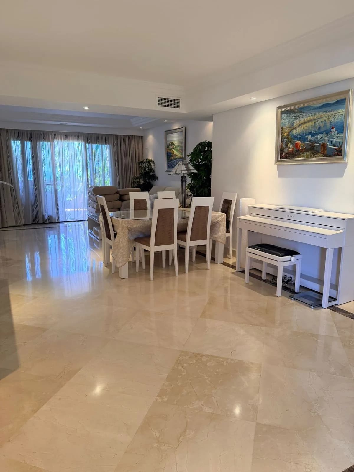 3 Bedroom Middle Floor Apartment for Sale in New Golden Mile, Málaga - Image 7