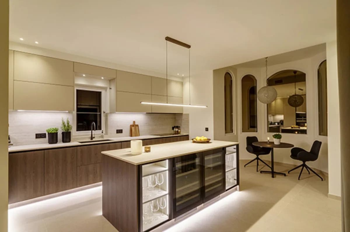 6 Bedroom Detached Villa for Sale in Nueva Andalucía, Málaga - Image 9