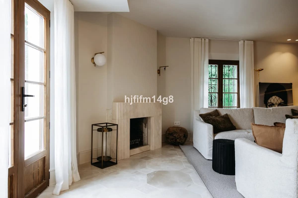 3 Bedroom Townhouse for Sale in The Golden Mile, Málaga - Image 5