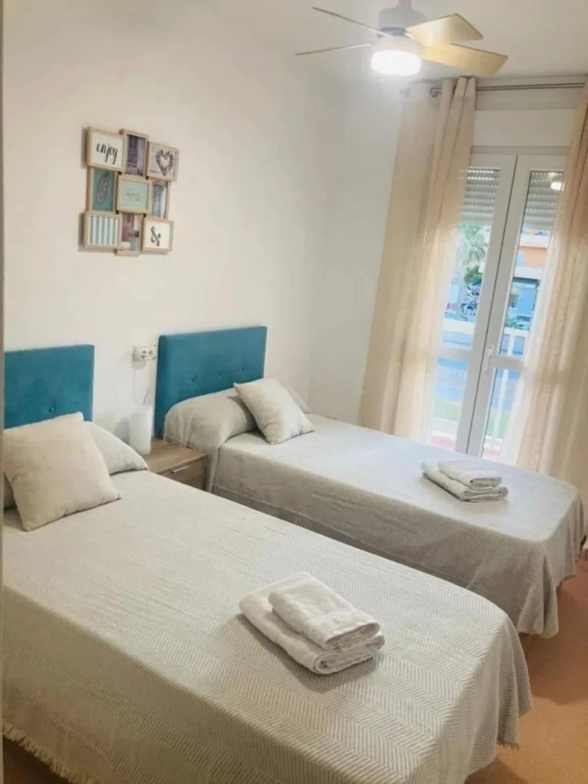 2 Bedroom Middle Floor Apartment for Sale in Manilva, Málaga - Image 5