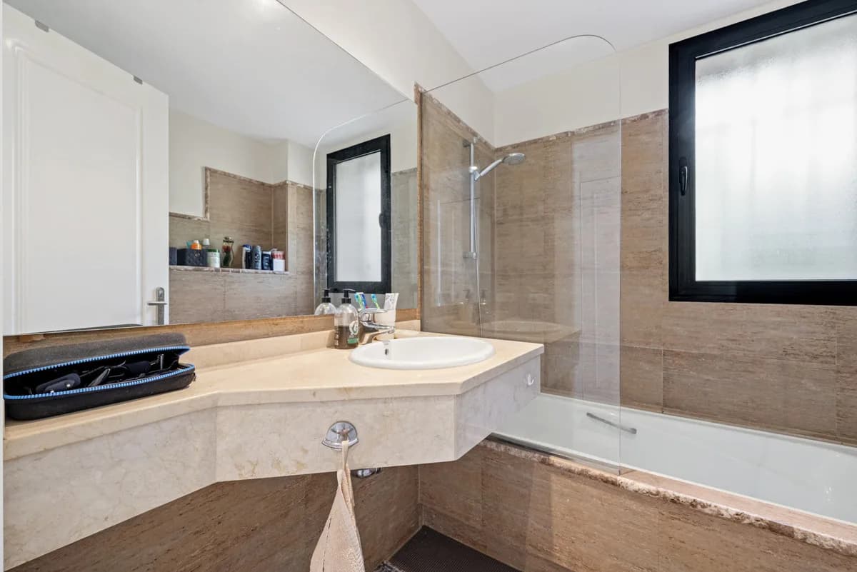 2 Bedroom Ground Floor Apartment for Sale in Calahonda, Málaga - Image 5