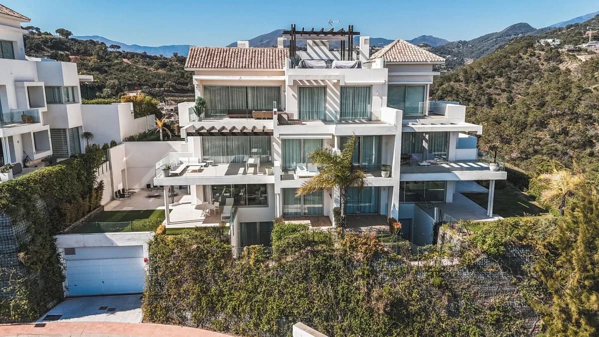 3 Bedroom Duplex for Sale in Benahavís, Málaga