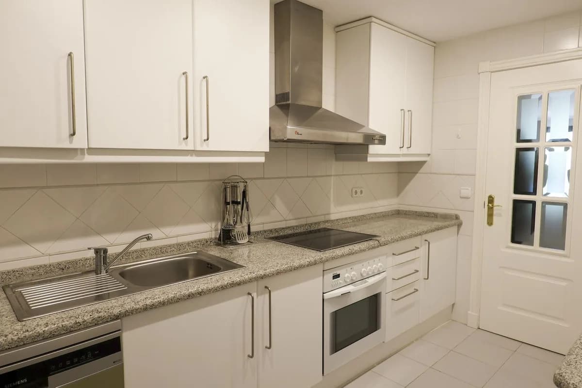 2 Bedroom Ground Floor Apartment for Sale in Los Arqueros, Málaga - Image 8