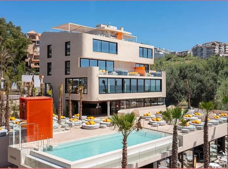 2 Bedroom Middle Floor Apartment for Sale in Fuengirola, Málaga - Image 8