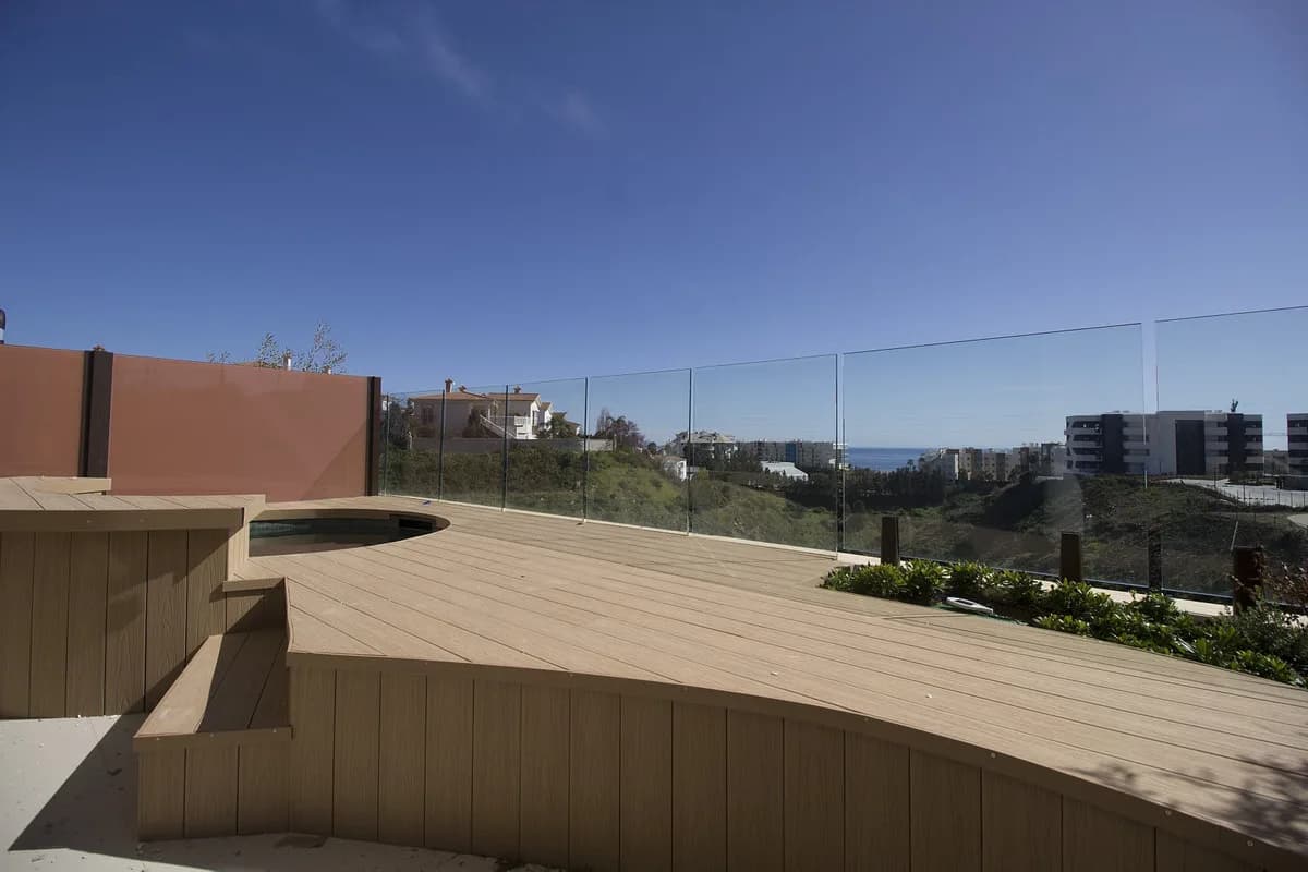 2 Bedroom Middle Floor Apartment for Sale in Fuengirola, Málaga - Image 4