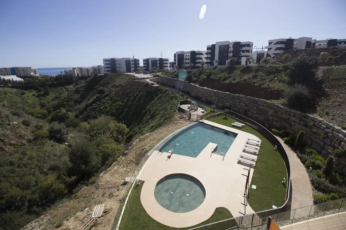 2 Bedroom Middle Floor Apartment for Sale in Fuengirola, Málaga - Image 5