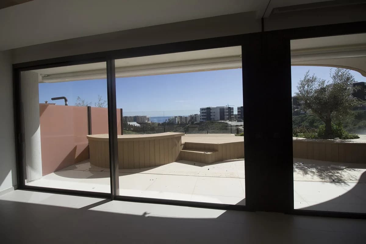 2 Bedroom Middle Floor Apartment for Sale in Fuengirola, Málaga - Image 8