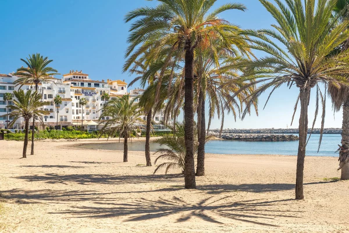 3 Bedroom Middle Floor Apartment for Sale in Puerto Banús, Málaga