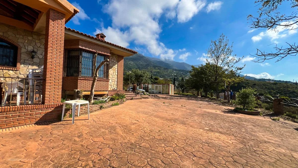 5 Bedroom Detached Villa for Sale in Valtocado, Málaga - Image 2
