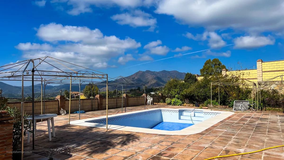 5 Bedroom Detached Villa for Sale in Valtocado, Málaga - Image 8