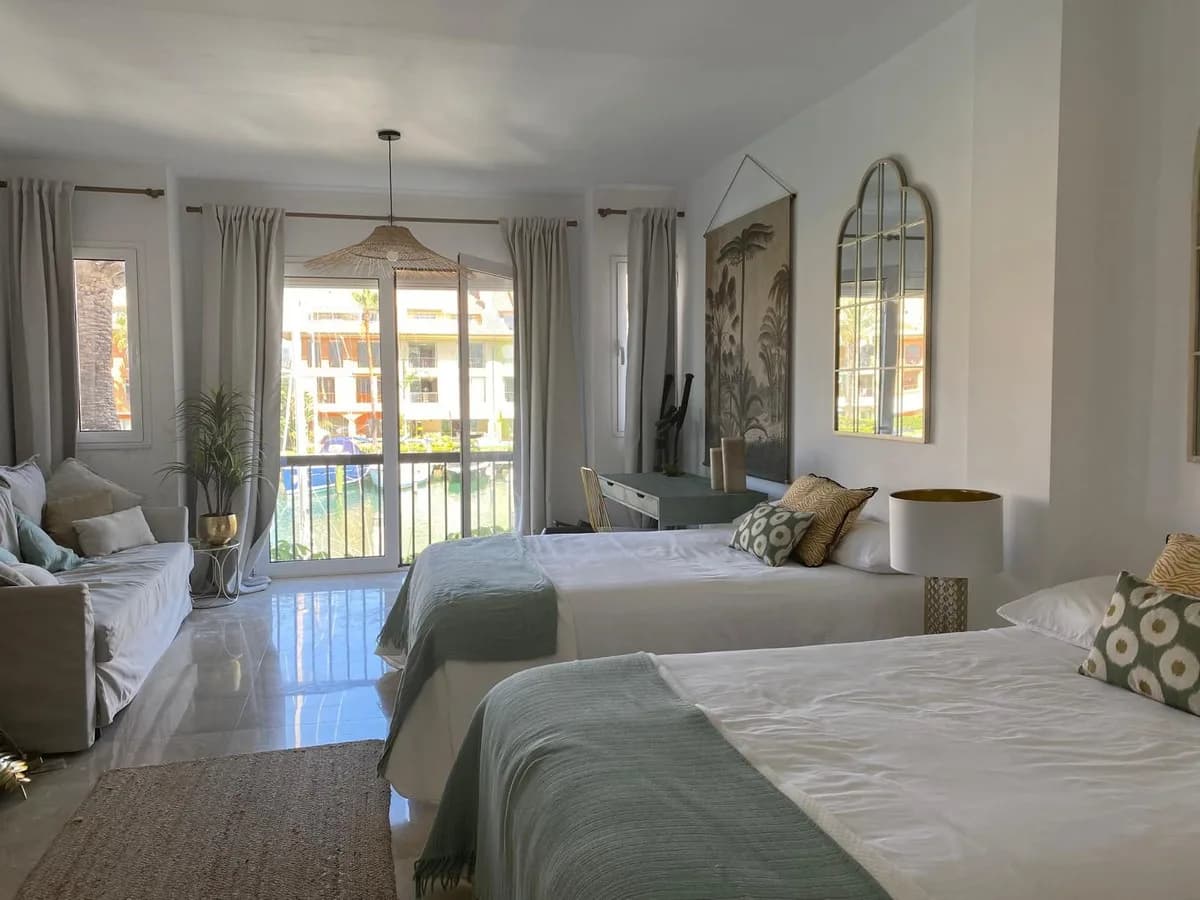 4 Bedroom Duplex for Sale in Sotogrande, Cádiz - Image 7