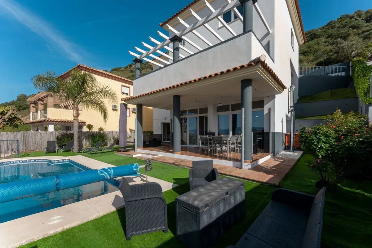 5 Bedroom Detached Villa for Sale in Coín, Málaga - Image 2