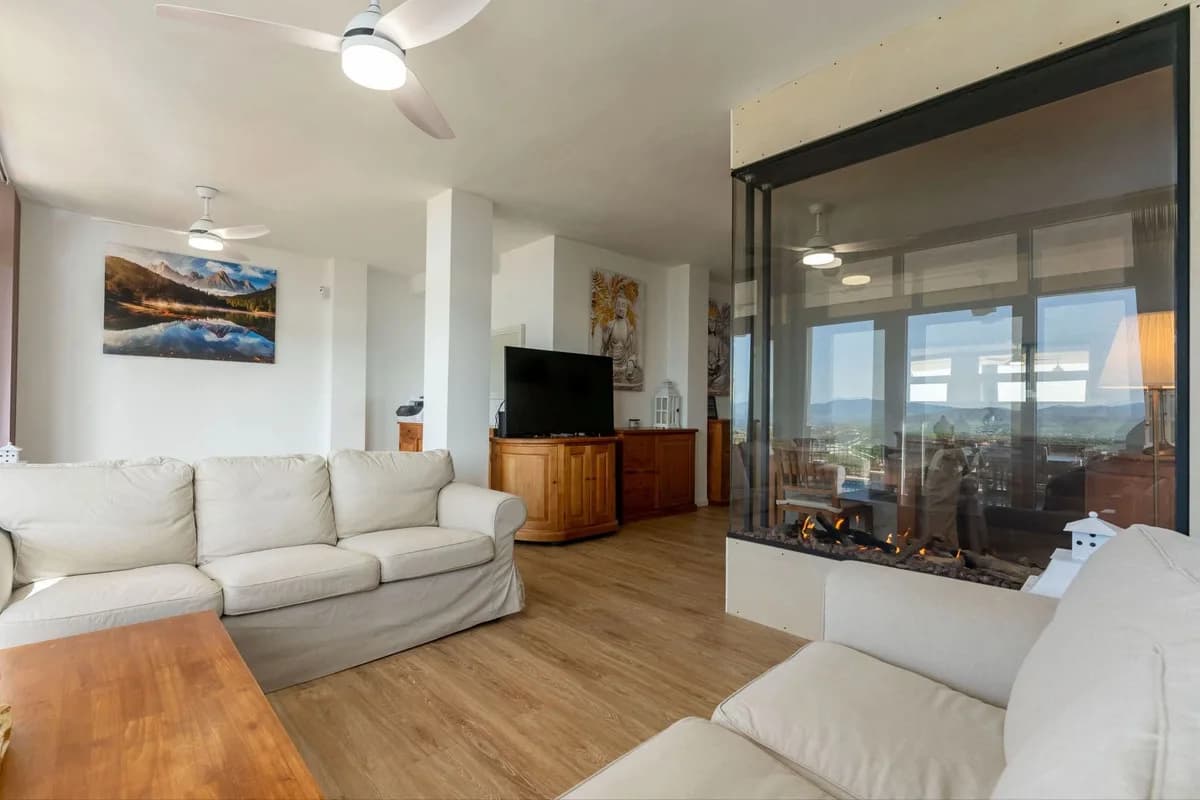 5 Bedroom Detached Villa for Sale in Coín, Málaga - Image 5