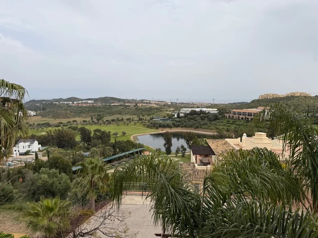 3 Bedroom Middle Floor Apartment for Sale in Mijas Costa, Málaga - Image 6