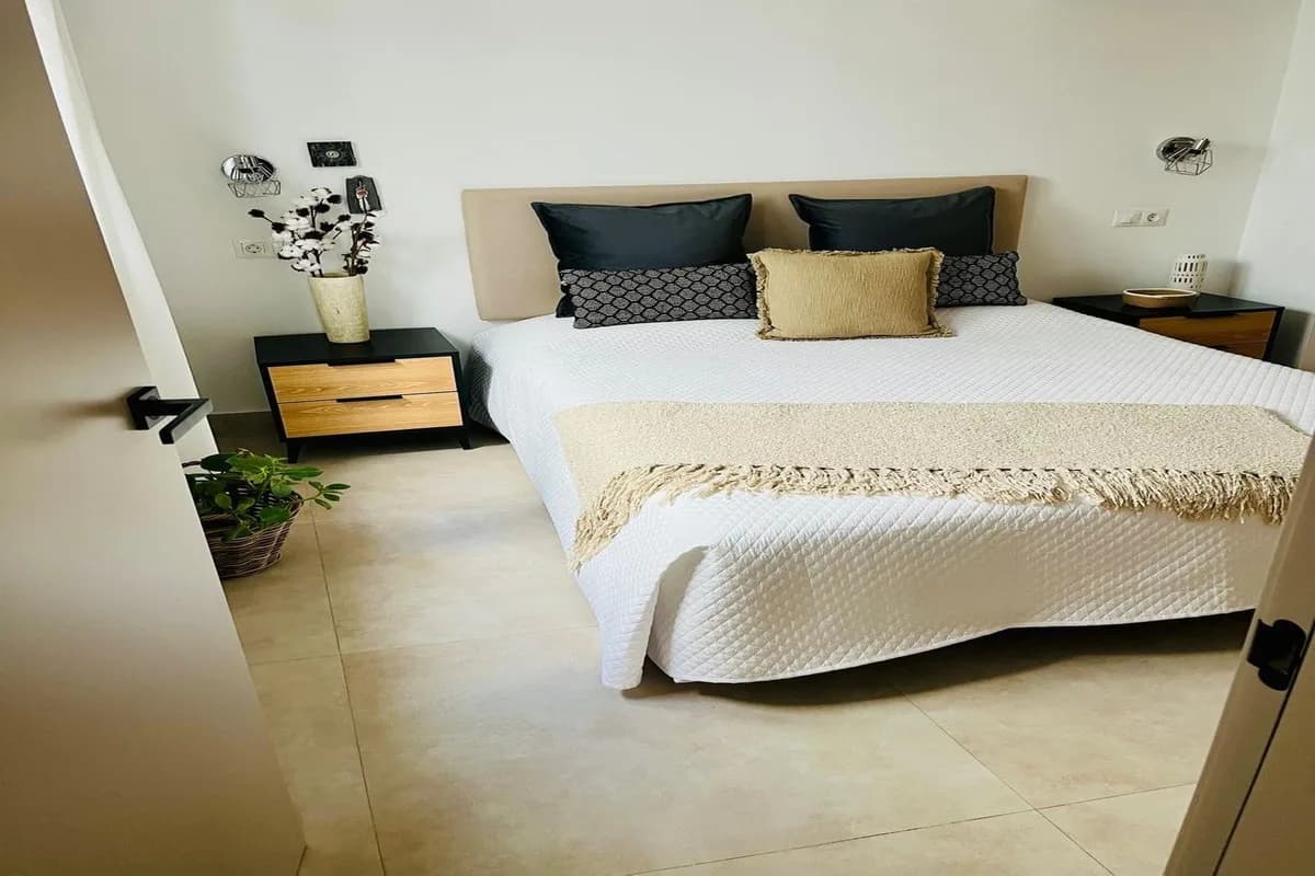 4 Bedroom Townhouse for Sale in Estepona, Málaga - Image 6