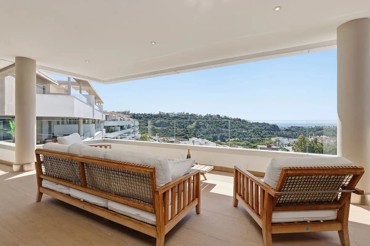 3 Bedroom Penthouse Duplex for Sale in Benahavís, Málaga - Image 4