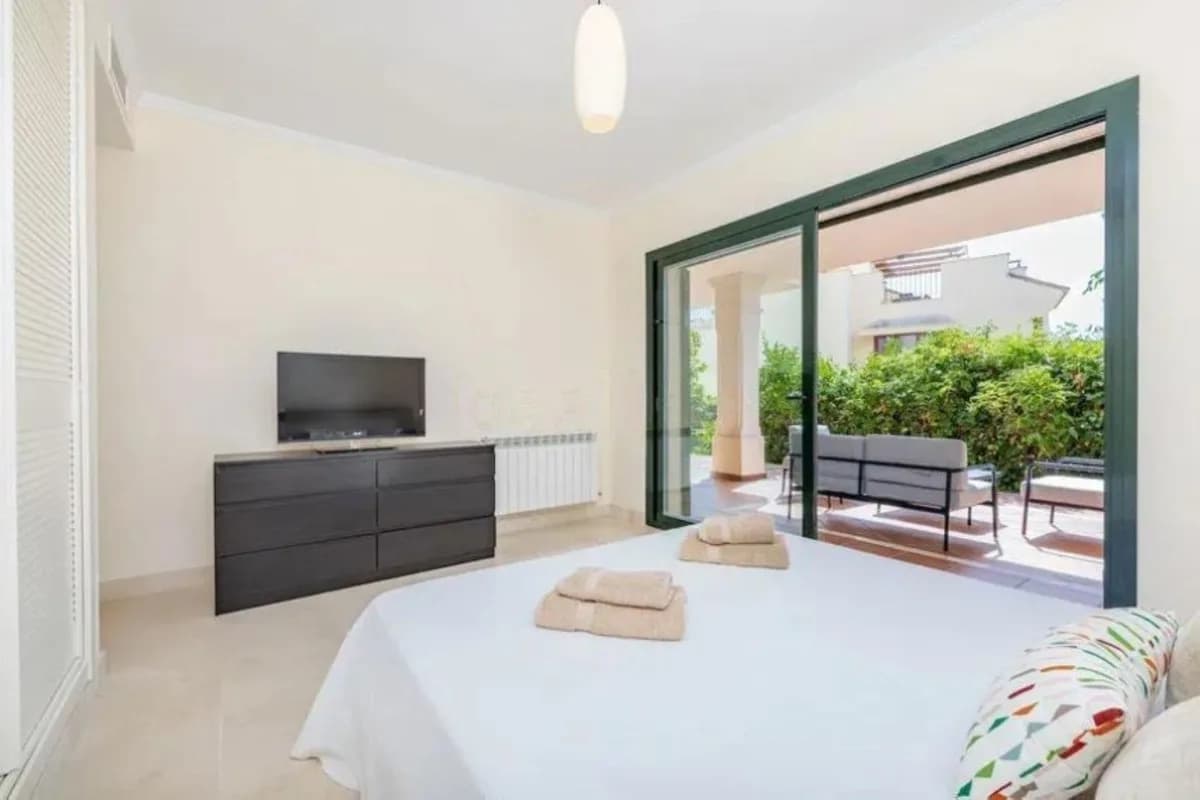 1 Bedroom Middle Floor Apartment for Sale in Marbella, Málaga - Image 8