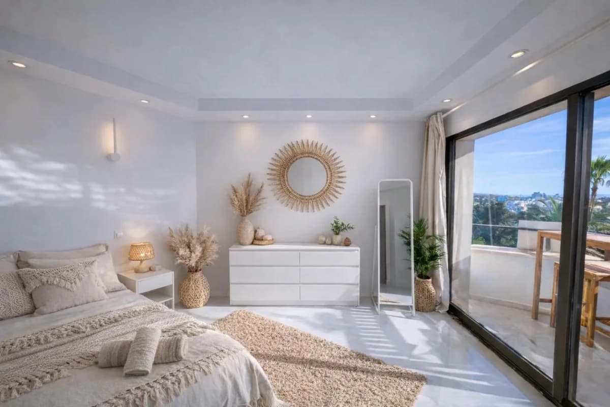 2 Bedroom Middle Floor Apartment for Sale in Atalaya, Málaga - Image 5