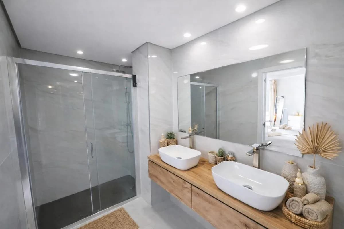 2 Bedroom Middle Floor Apartment for Sale in Atalaya, Málaga - Image 9
