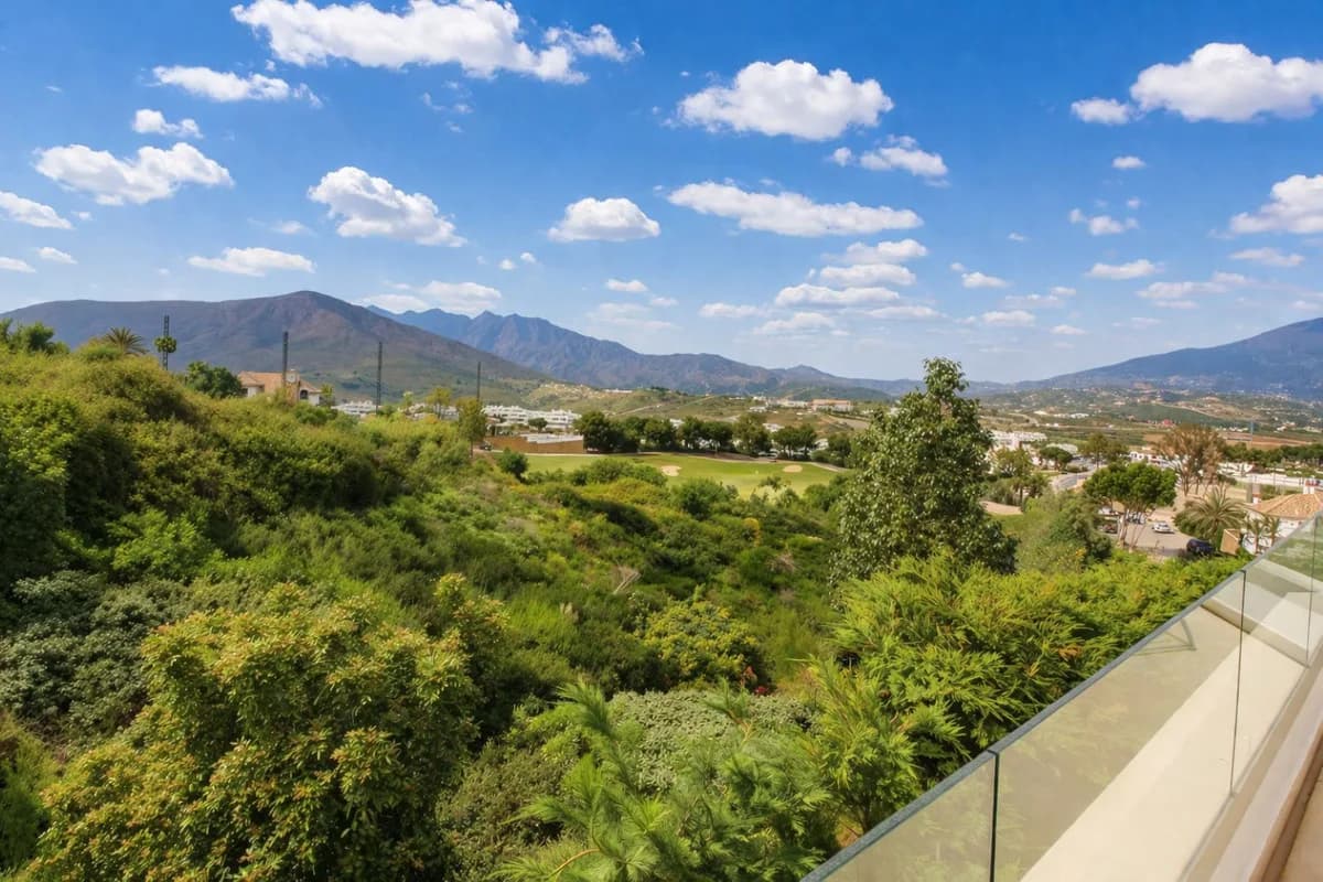 3 Bedroom Ground Floor Apartment for Sale in La Cala Golf, Málaga - Image 5