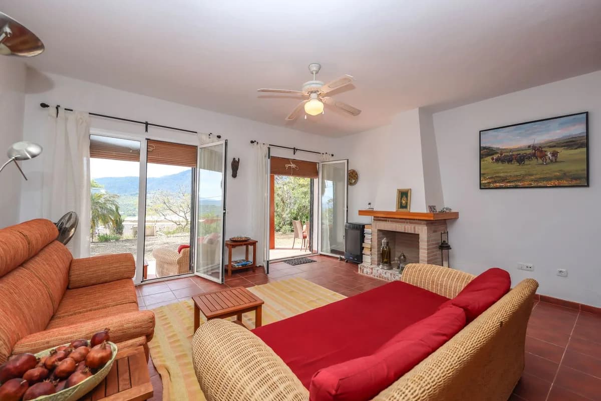 3 Bedroom Detached Villa for Sale in Tolox, Málaga - Image 3