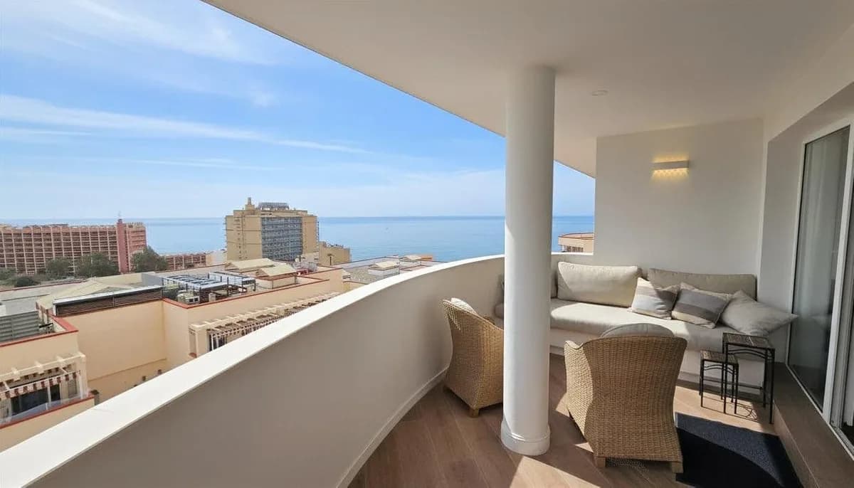 4 Bedroom Middle Floor Apartment for Sale in Benalmadena, Málaga