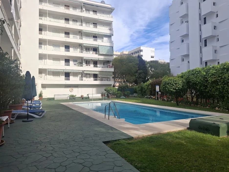 3 Bedroom Middle Floor Apartment for Sale in Marbella, Málaga