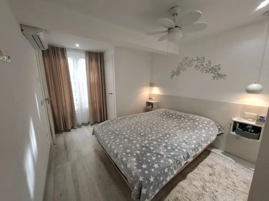 3 Bedroom Middle Floor Apartment for Sale in Marbella, Málaga - Image 9