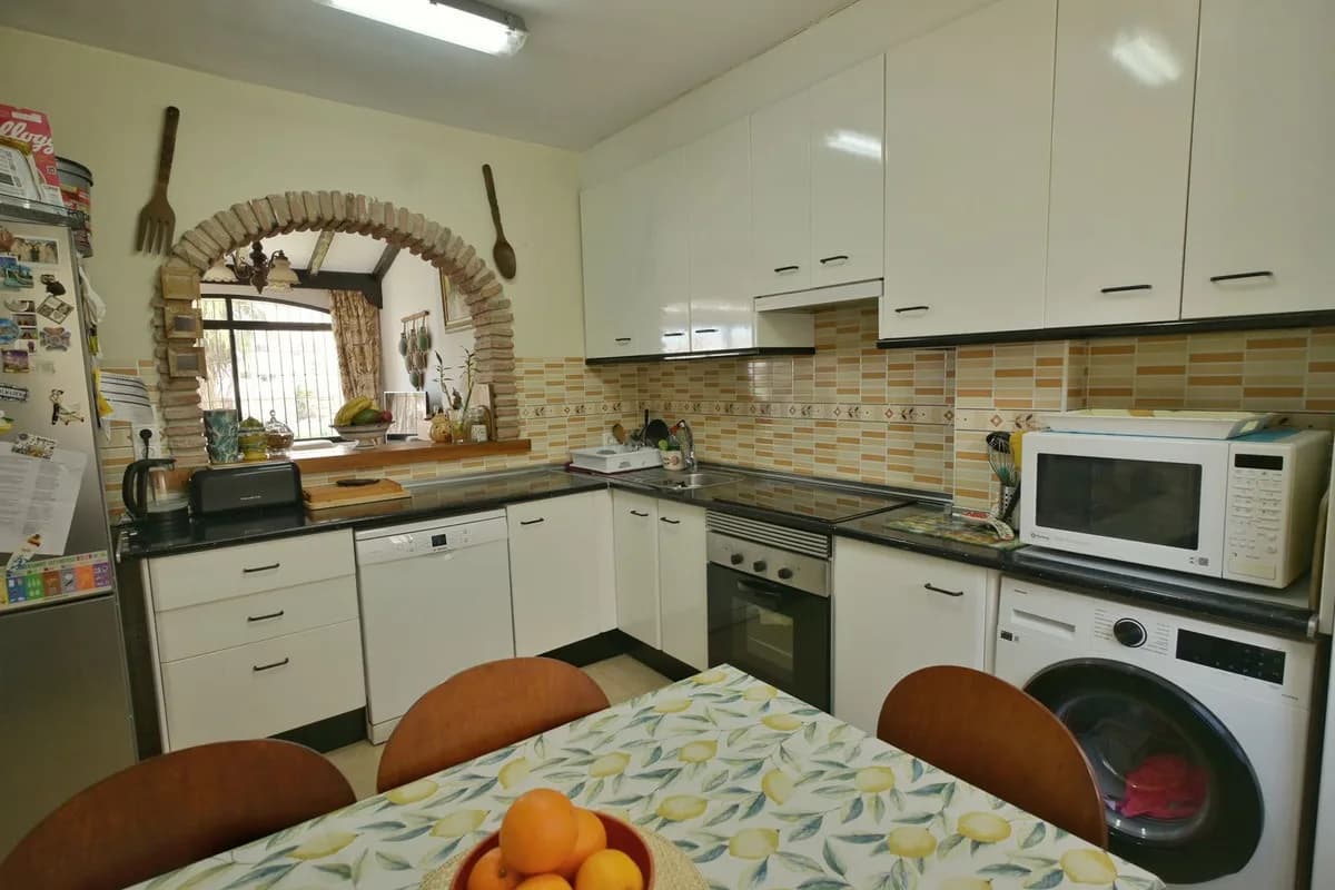 4 Bedroom Townhouse for Sale in Calahonda, Málaga - Image 5