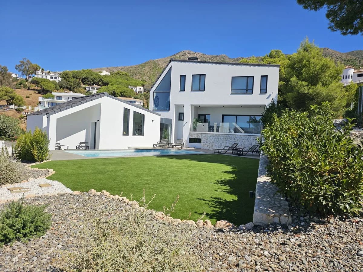3 Bedroom Detached Villa for Sale in Mijas, Málaga - Image 4
