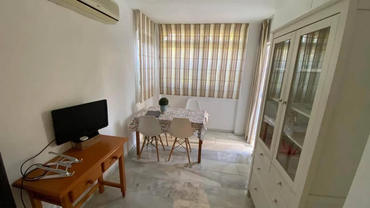 1 Bedroom Ground Floor Apartment for Sale in Benalmadena, Málaga - Image 5