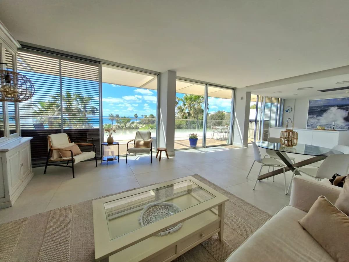 3 Bedroom Middle Floor Apartment for Sale in Estepona, Málaga - Image 8