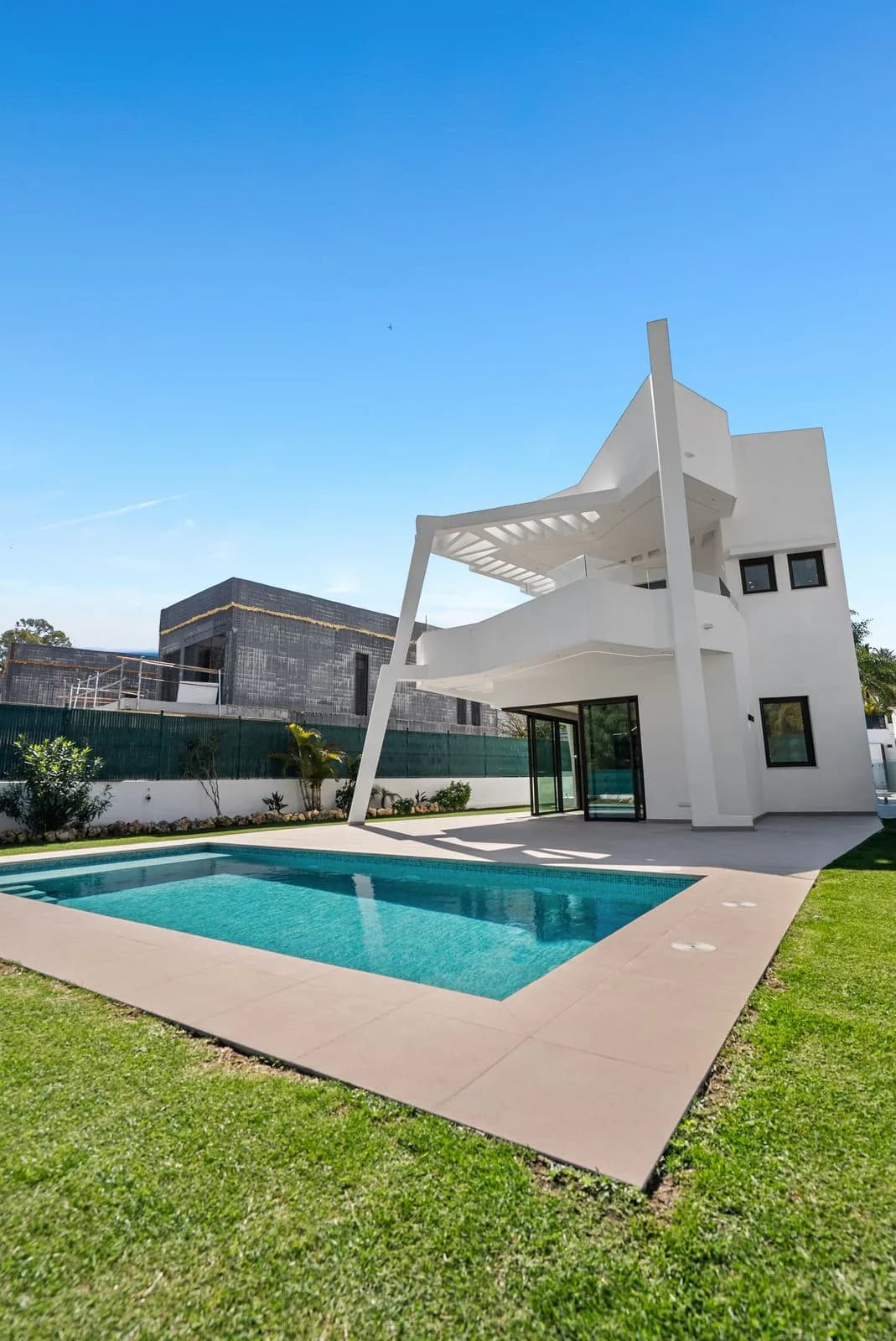 4 Bedroom Detached Villa for Sale in Atalaya, Málaga - Image 2