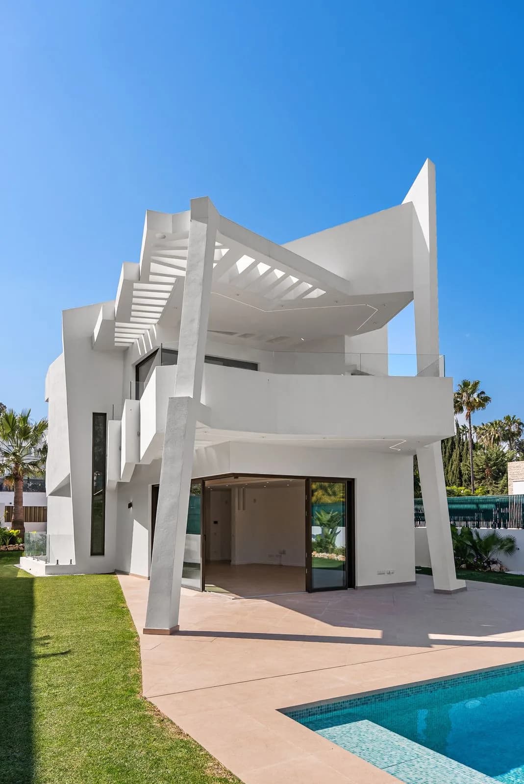 4 Bedroom Detached Villa for Sale in Atalaya, Málaga - Image 3