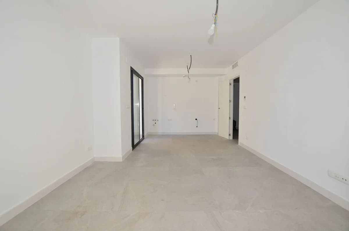 2 Bedroom Middle Floor Apartment for Sale in Fuengirola, Málaga - Image 6