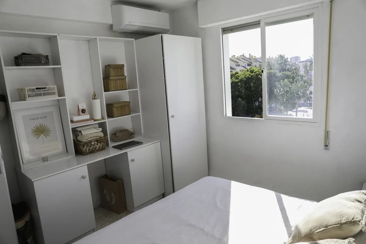 4 Bedroom Middle Floor Apartment for Sale in Los Boliches, Málaga - Image 7