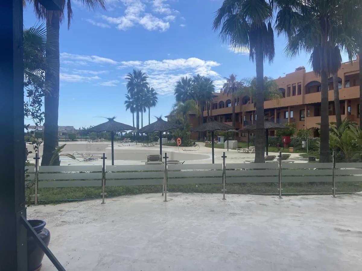 2 Bedroom Middle Floor Apartment for Sale in Benahavís, Málaga - Image 5